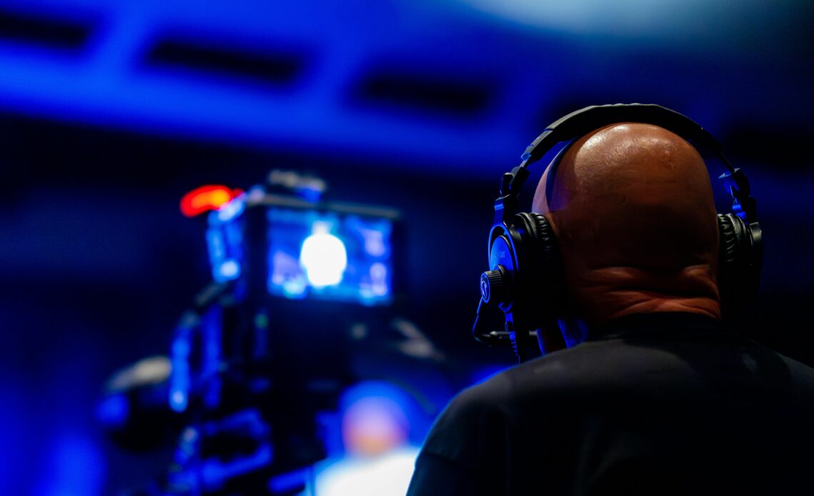 Broadcasting PrivateLTEand5G